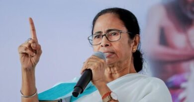 Mamata Banerjee ने चुनाव आयोग के साथ बैठक के दौरान अनुचित व्यवहार किया